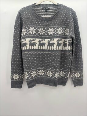 POL Grey and White Fair Isle Reindeer Snowflake Crewneck Sweater Size Medium